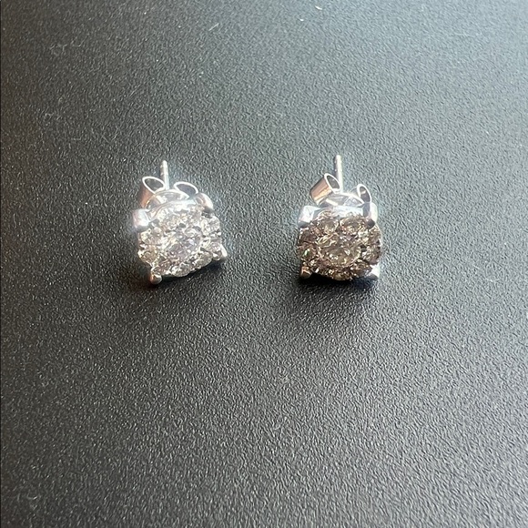 Elegant Natural 14k Diamond stub earrings - Picture 1 of 6